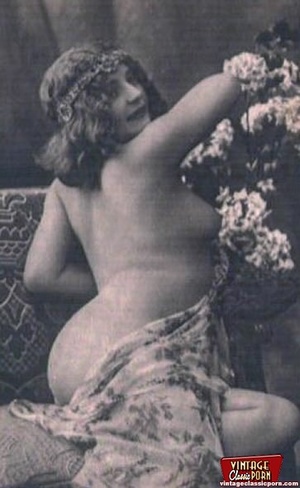 Retro nude. Several Rubens ladies showin - Picture 8