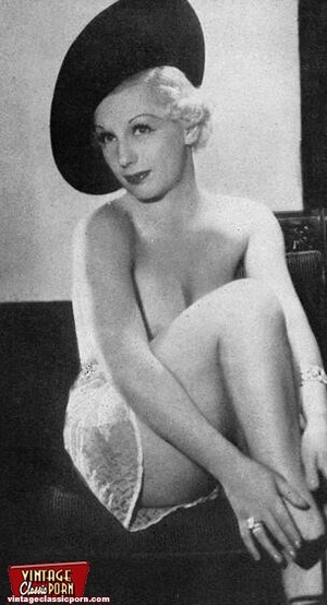 Retro nude. Nude vintage ladies showing  - Picture 11