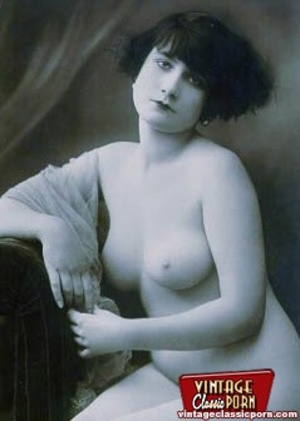 Retro nude. Ladies from the twenties sho - Picture 3