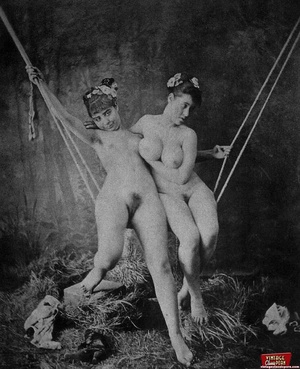 Retro nude. Ladies from the twenties sho - Picture 4