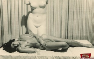 Vintage nude. Sexy fourties housewifes s - Picture 2
