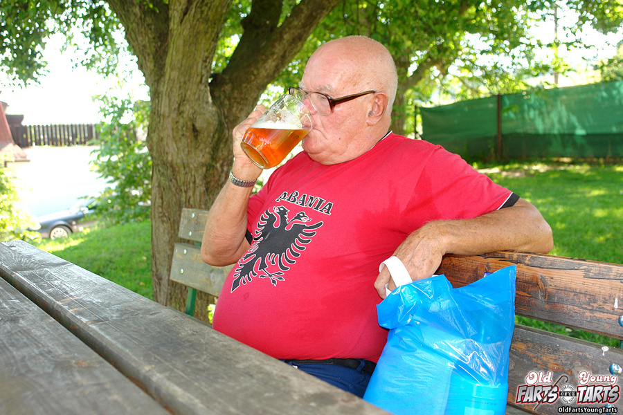 Old young sex. Teenie helping old man with  - XXX Dessert - Picture 1