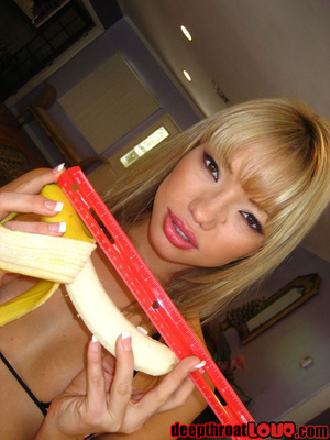 Deepthroat blow. Stunning Maya sucks it  - XXX Dessert - Picture 2