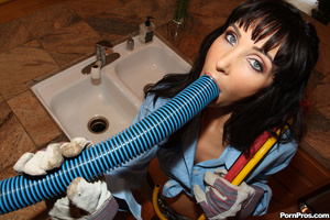 Sucking dick. Plumber chick declogs dude - Picture 4