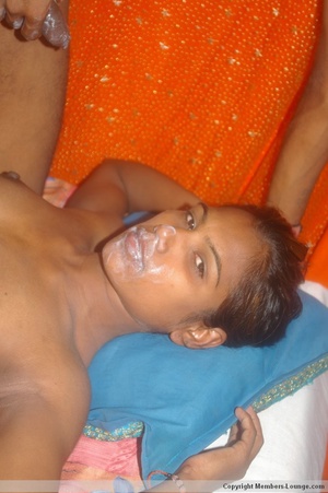 India sex. Indian slut swollowing... - Picture 5