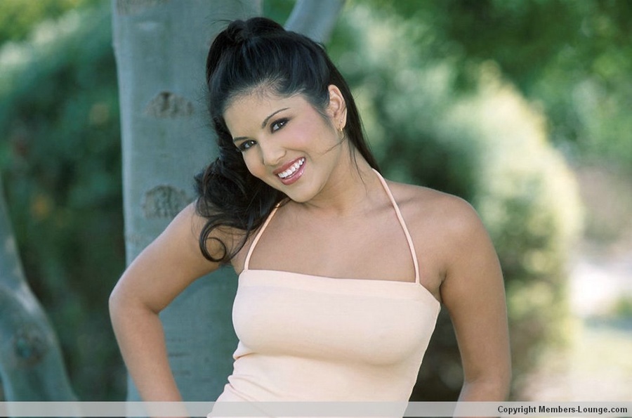 Sexy india. Hot Indian pornstar outdoors. - XXX Dessert - Picture 5