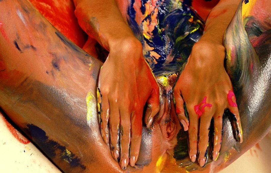 Hairy vagina. Tanned blonde painting her go - XXX Dessert - Picture 8