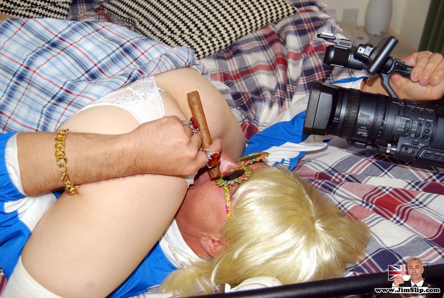 Young old sex. Dumb British bimbo enjoys a  - XXX Dessert - Picture 11
