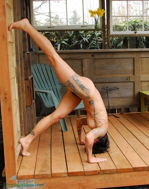 Spy voyeur. More Nude Yoga with hippie g - Picture 12