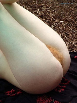 Hairy snatch. Red haired hippie girl pla - Picture 10