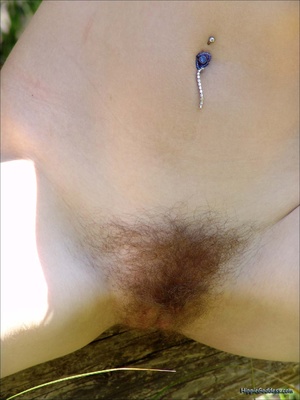 Erotik xxx. Hairy Hippie chick oozes sex - Picture 6