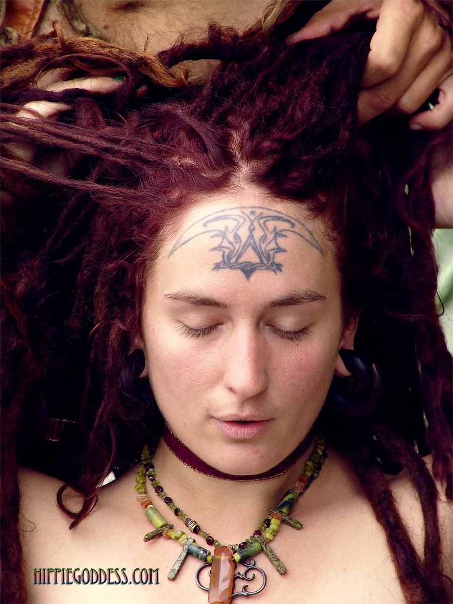 Sexy girls. Sexy Hippie couple with long dr - XXX Dessert - Picture 4