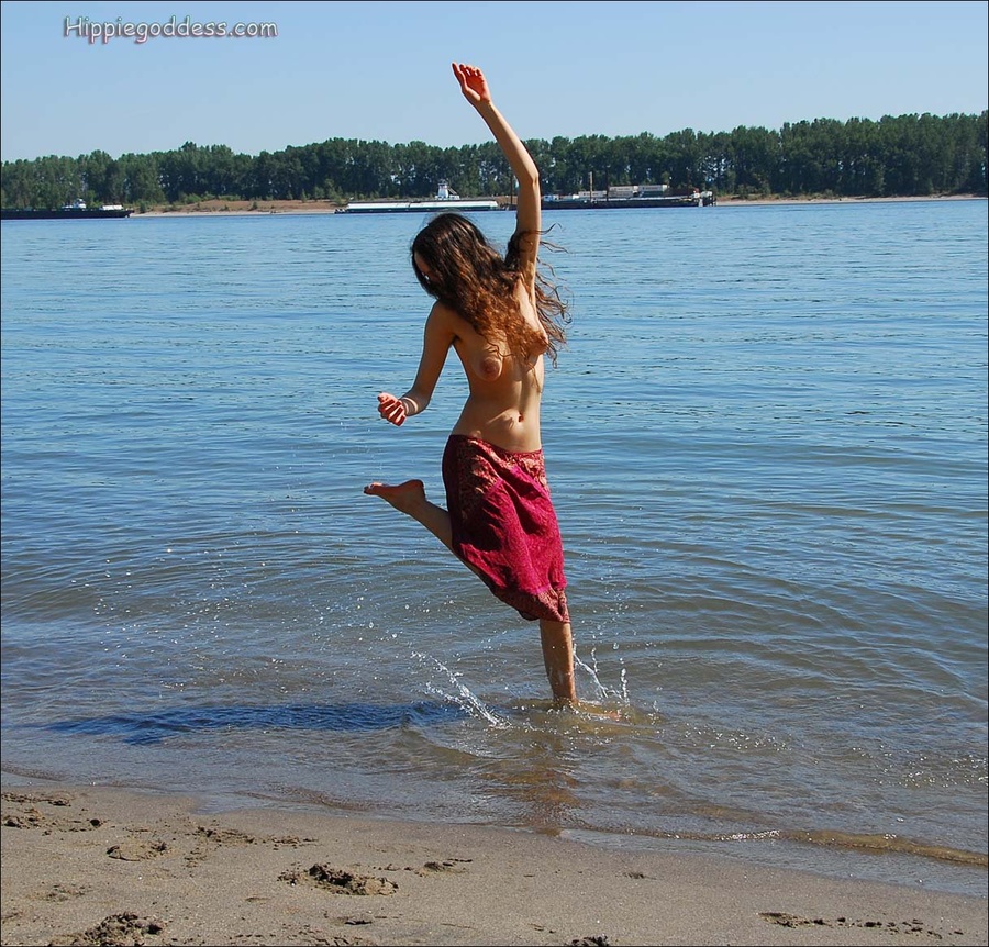 Sexy hairy. Beautiful brunette, hippie, tee - XXX Dessert - Picture 7