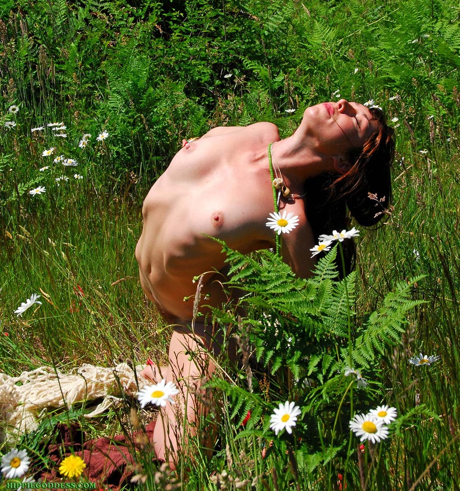 Voyeurporn. Pretty hippie girl strips outdo - XXX Dessert - Picture 11