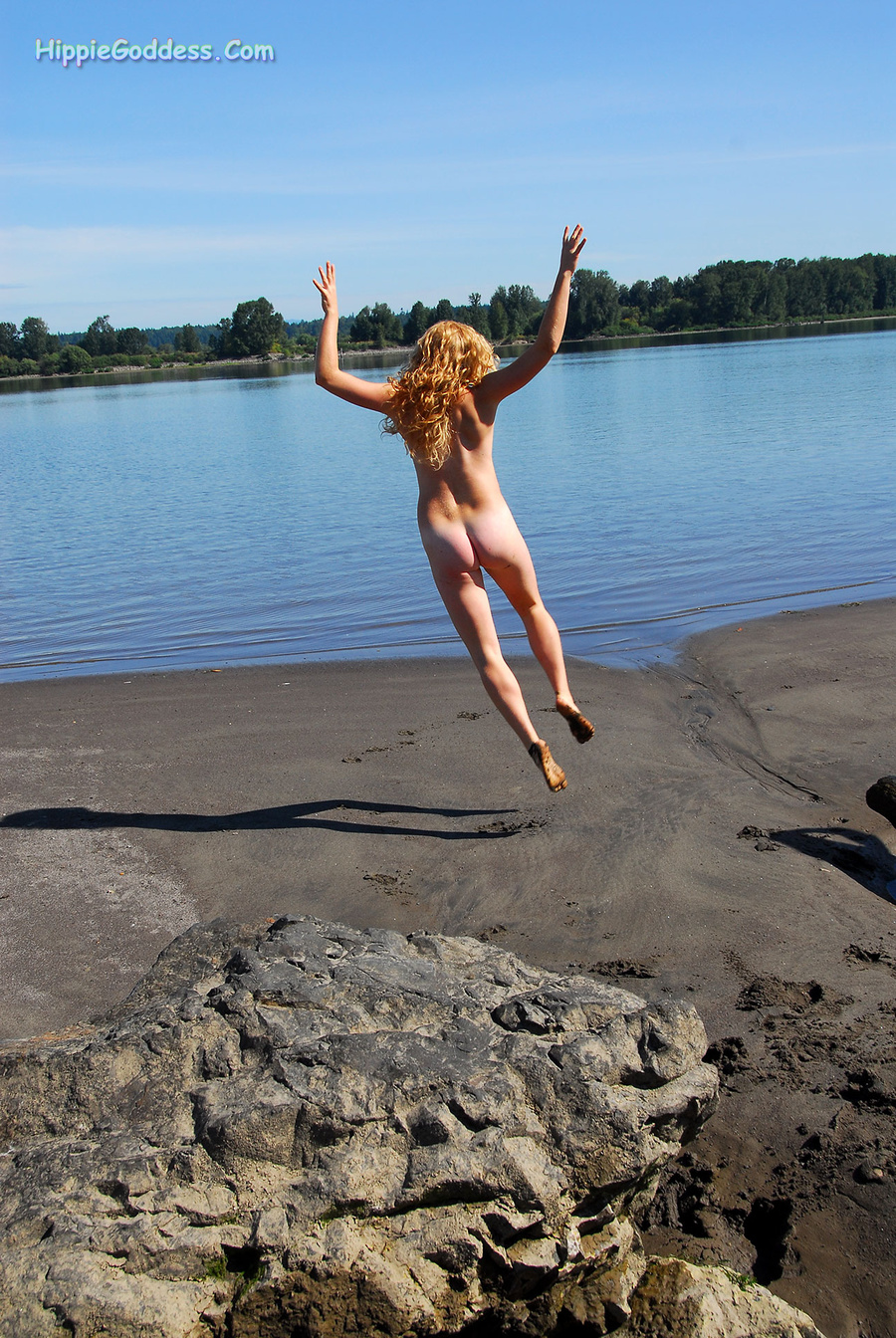 Hairypussy. Young, hairy hippie girl with b - XXX Dessert - Picture 14