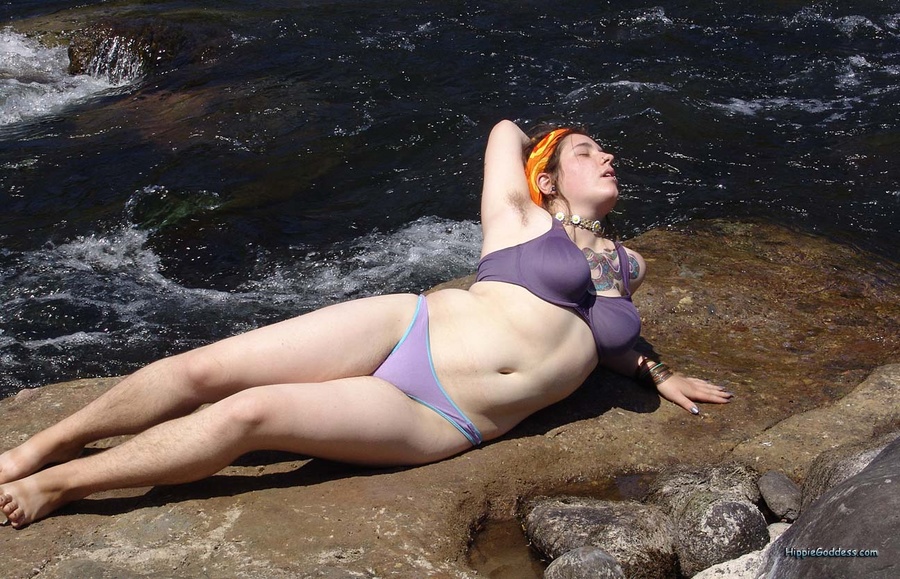 Hairy bush. Curvy, Dread locked, Hippie Gir - XXX Dessert - Picture 1