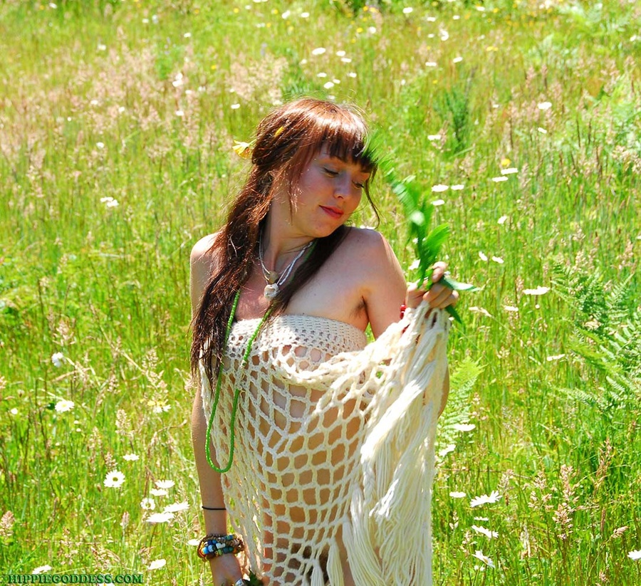 Sexy hairy pussy. Pretty hippie girl strips - XXX Dessert - Picture 1