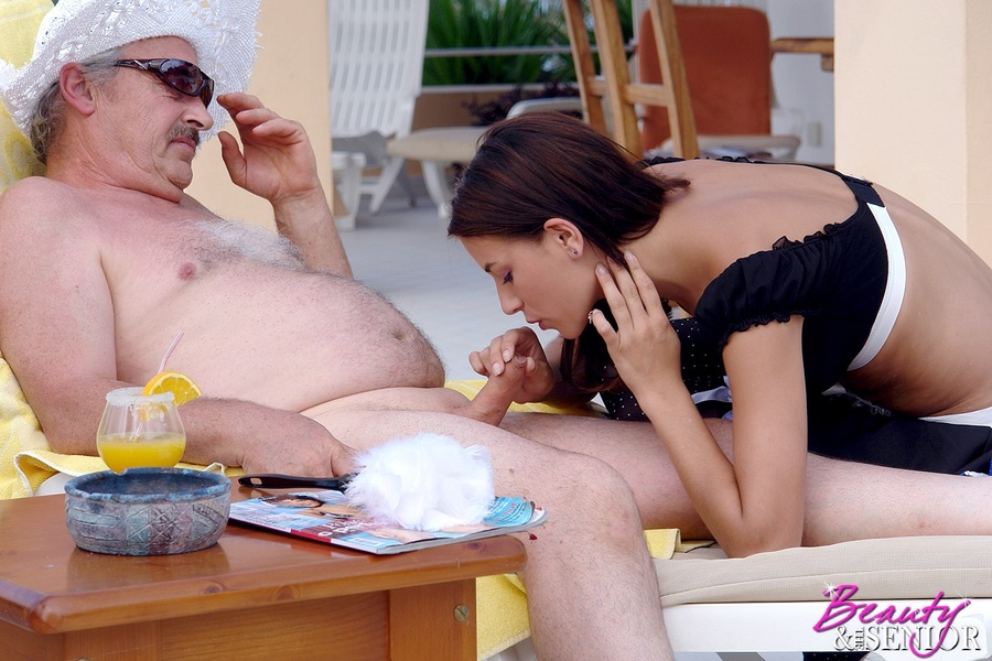 Old young xxx. Stunning teenie serving a fa - XXX Dessert - Picture 2
