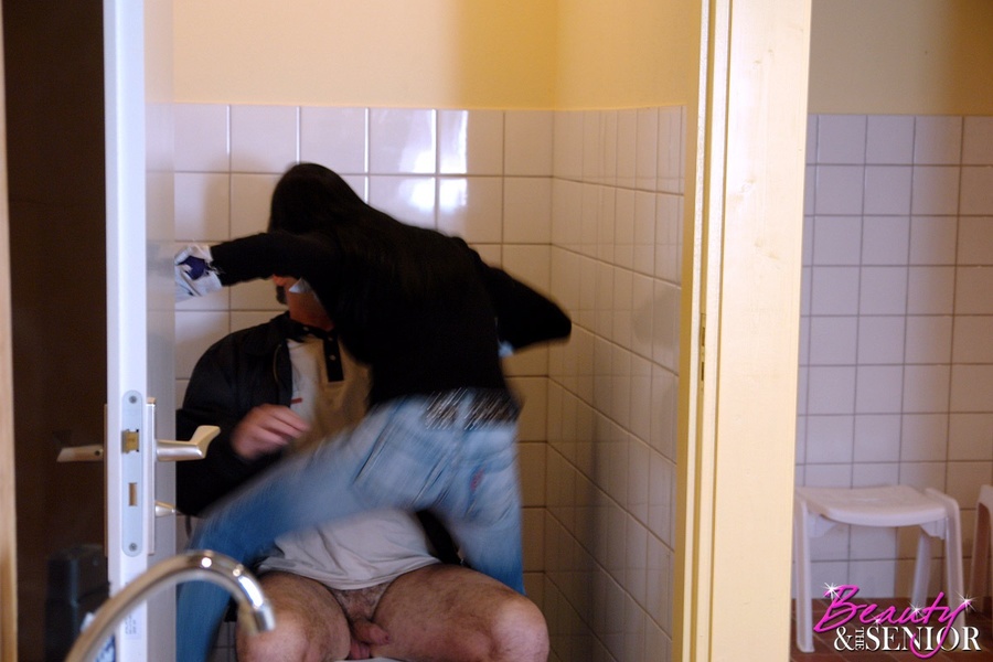 Young xxx. Teenie with a broker arm needs e - XXX Dessert - Picture 4