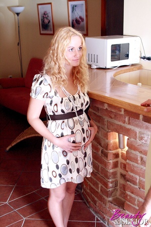 Young girls. Pregnant teenage sweetie ge - XXX Dessert - Picture 3
