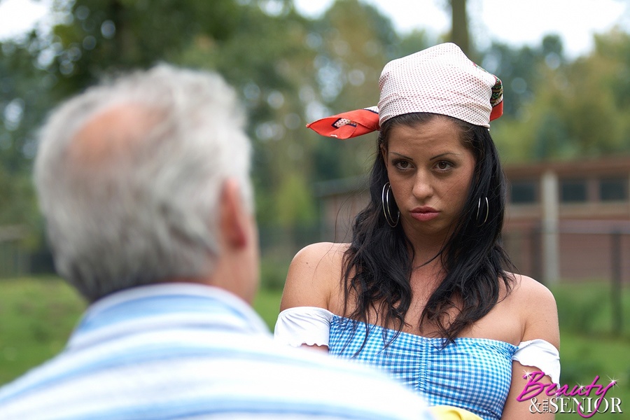 Old having sex with young. A working teenag - XXX Dessert - Picture 3