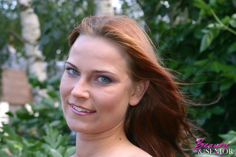 Teen xxx. Redhead beauty enjoys an experien - XXX Dessert - Picture 1