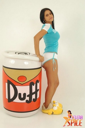 Latina hot. Selena loves her Duff beer. - Picture 1