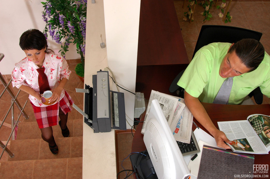 Old man young girl. Young sec bringing her  - XXX Dessert - Picture 1