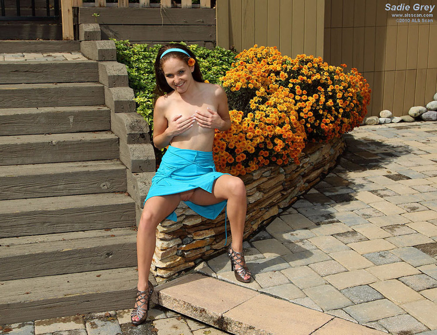 Sadie Grey Opens Wide with Dream Catcher - XXX Dessert - Picture 2