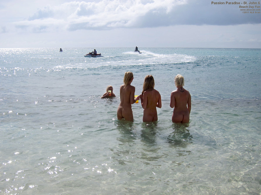 Six Lesbian Pornstars Relaxed and Out of Co - XXX Dessert - Picture 7