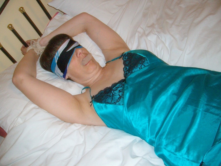 Blindfolded and bound wives - Unique Bondage - Pic 3