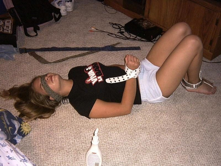 Submitted amateur pictures with a variety of - Unique Bondage - Pic 2