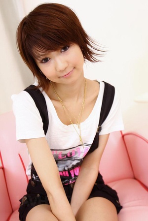 Slim japanese girl squirts while getting - Picture 13