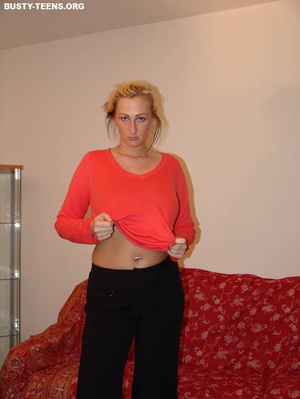 Blonde teen exposes her great floppy big - Picture 2