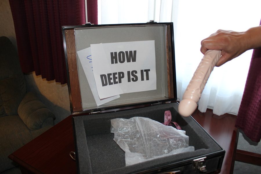 Two amateur guys sitting on the bed and pla - XXX Dessert - Picture 4