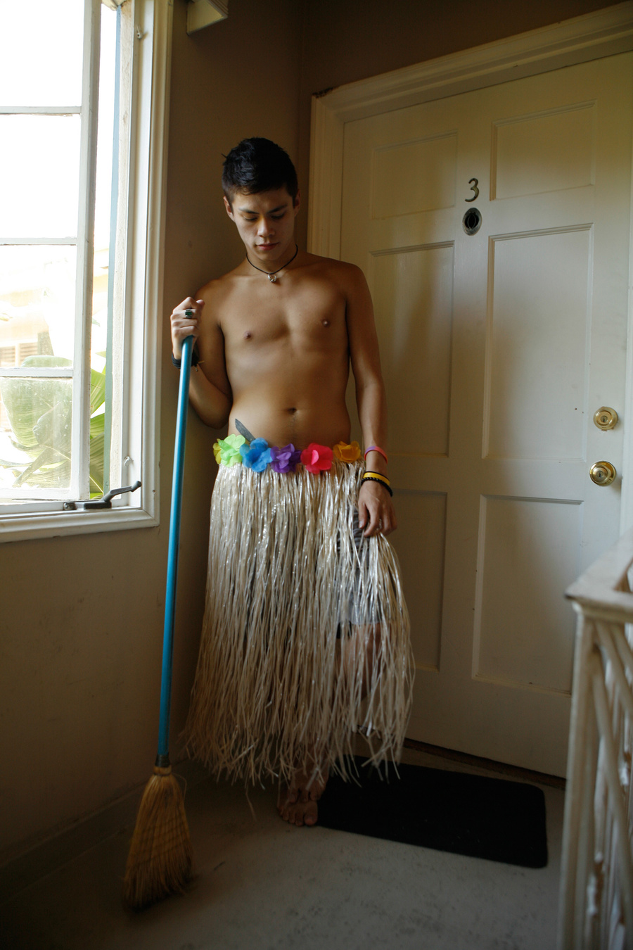 Hot cleaner boy seduced and banged by horny - XXX Dessert - Picture 4