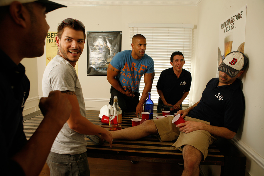 Muscle horny gay dude fucking his boyfrined - XXX Dessert - Picture 2