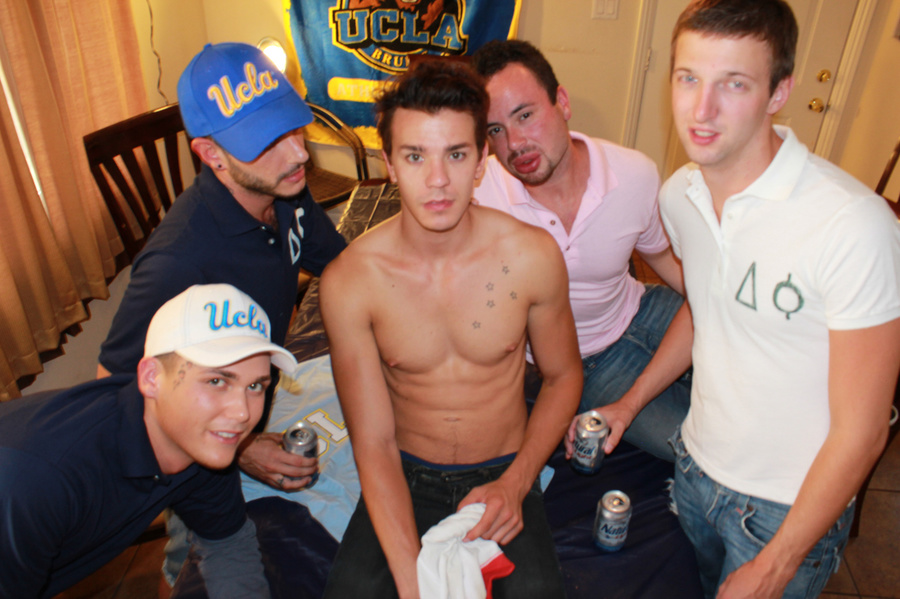 Handsome young hunk gets undressed and blin - XXX Dessert - Picture 9