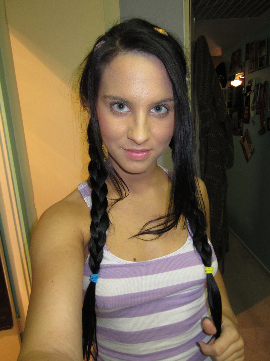 Sexy teen girls posing outdoors and then ma - XXX Dessert - Picture 3