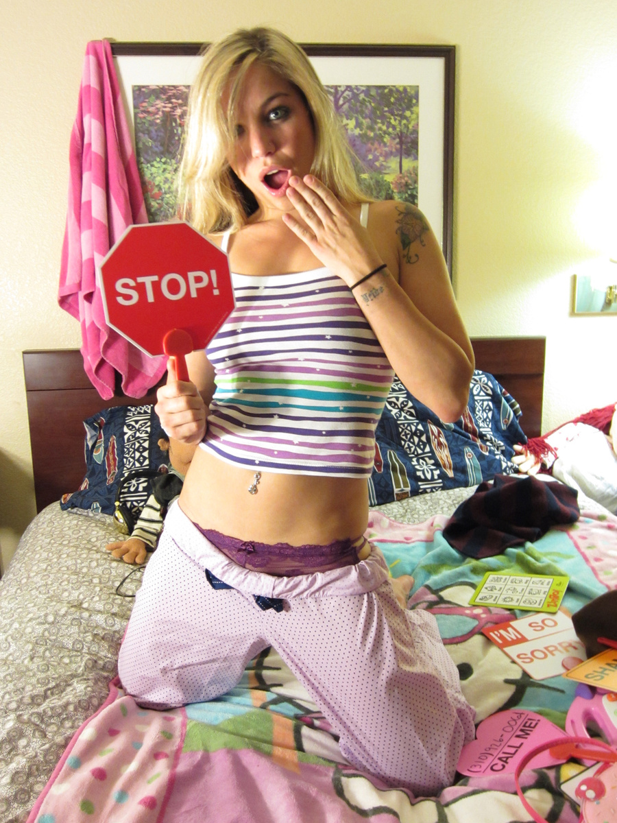 Two playful teen babes undressing and posin - XXX Dessert - Picture 2