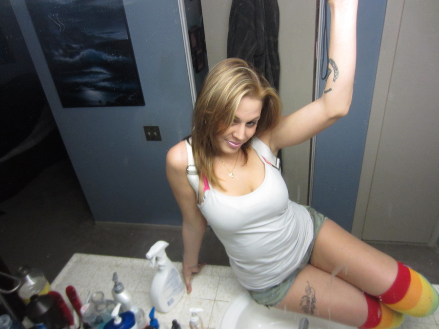 Amazing busty teen girl making hot selfshot - XXX Dessert - Picture 4