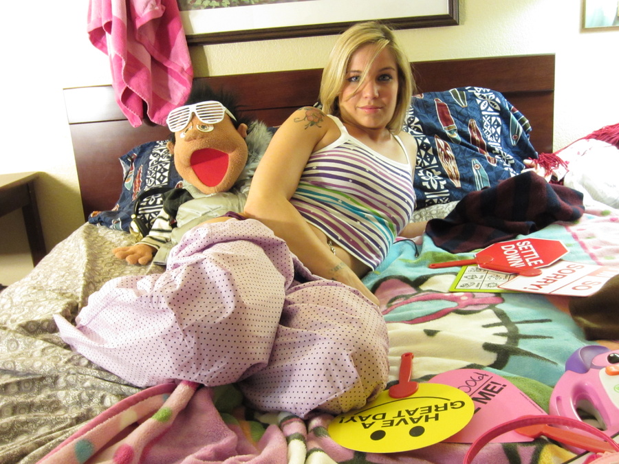 Busty blonde teen cutie and her brunette fr - XXX Dessert - Picture 3