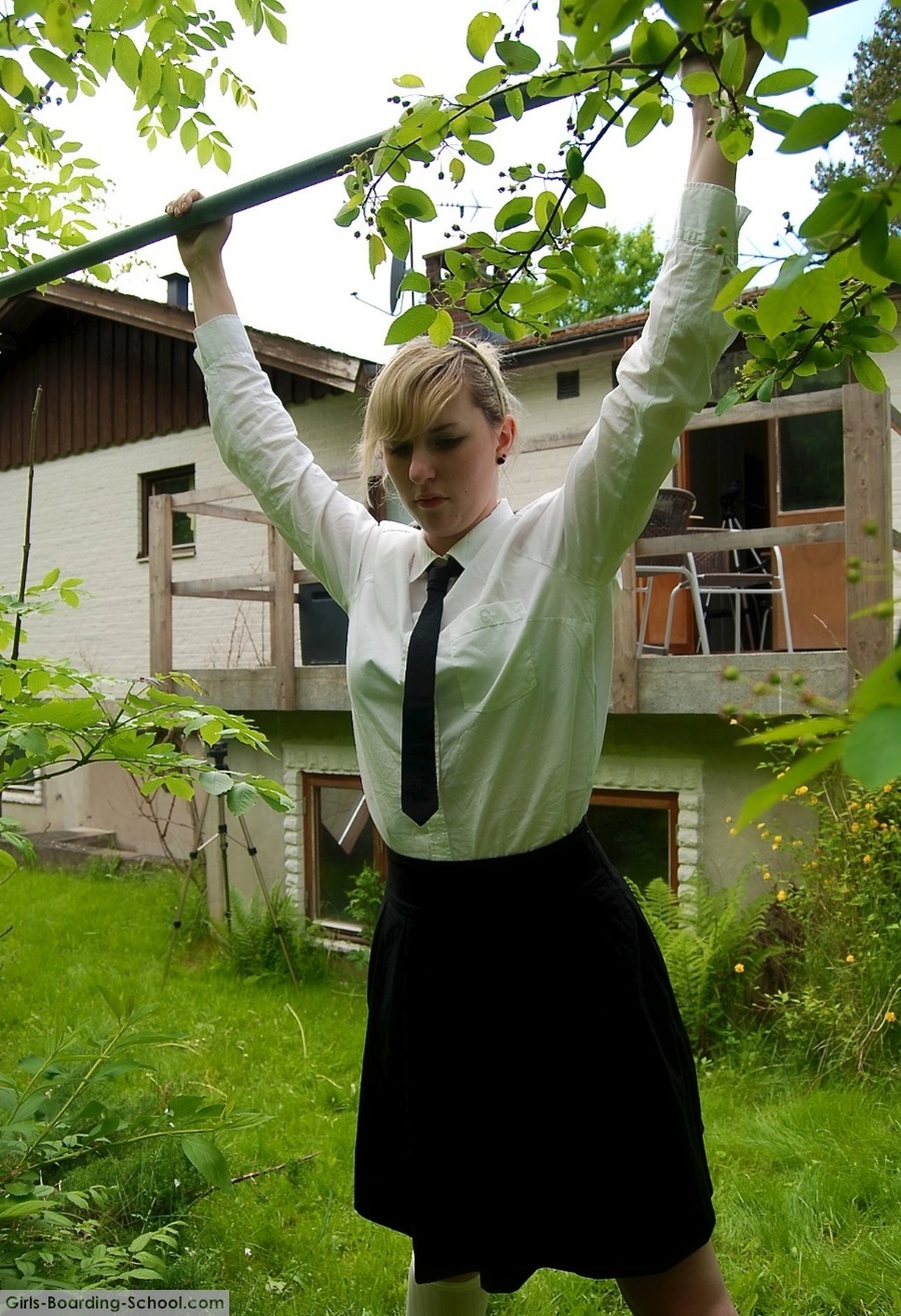 Sexy schoolgirl getting a good spanking. Ta - XXX Dessert - Picture 5