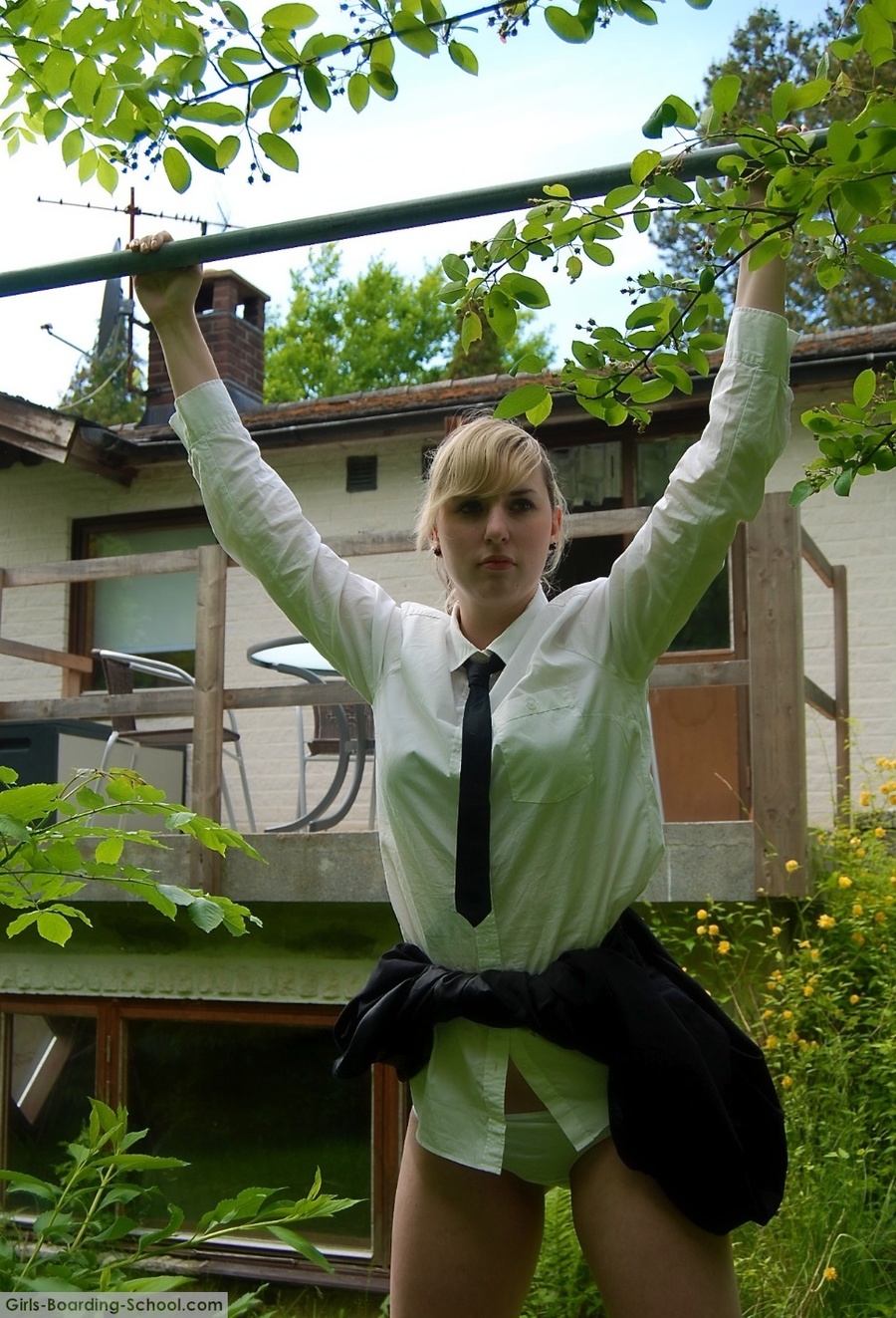Sexy schoolgirl getting a good spanking. Ta - XXX Dessert - Picture 6