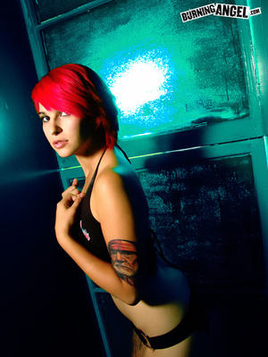 Punk redhead strips and spreads - Picture 1