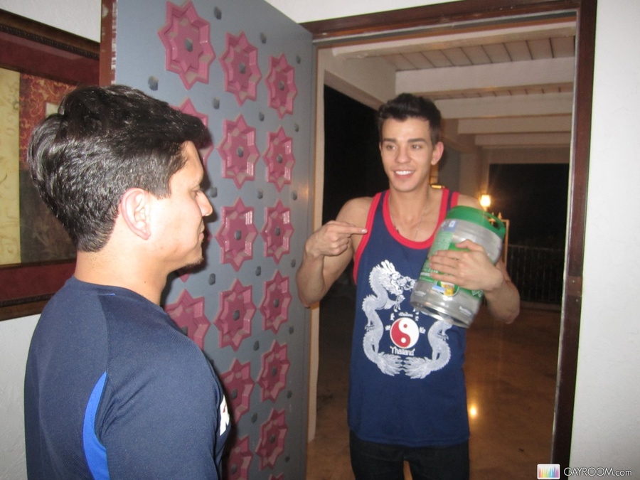 Gay dude meets a demanding huge schlong - XXXonXXX - Pic 1