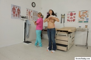 Sexy blonde gets her naked body examined - Picture 2