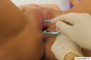 Sex doctor examines a naked girl's pussy - Picture 14