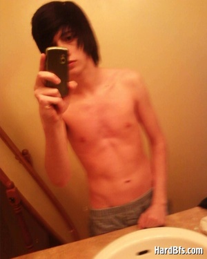 Slim shaped young twink boy making hot xxx selfshot pics. Tags: Naked gay, men erotica. - XXXonXXX - Pic 4
