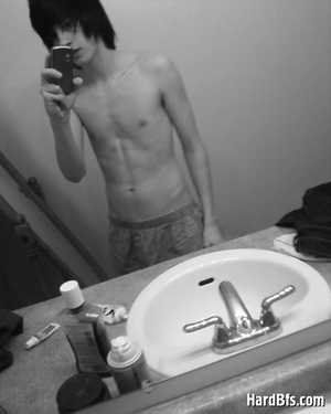 Slim shaped young twink boy making hot xxx selfshot pics. Tags: Naked gay, men erotica. - XXXonXXX - Pic 11